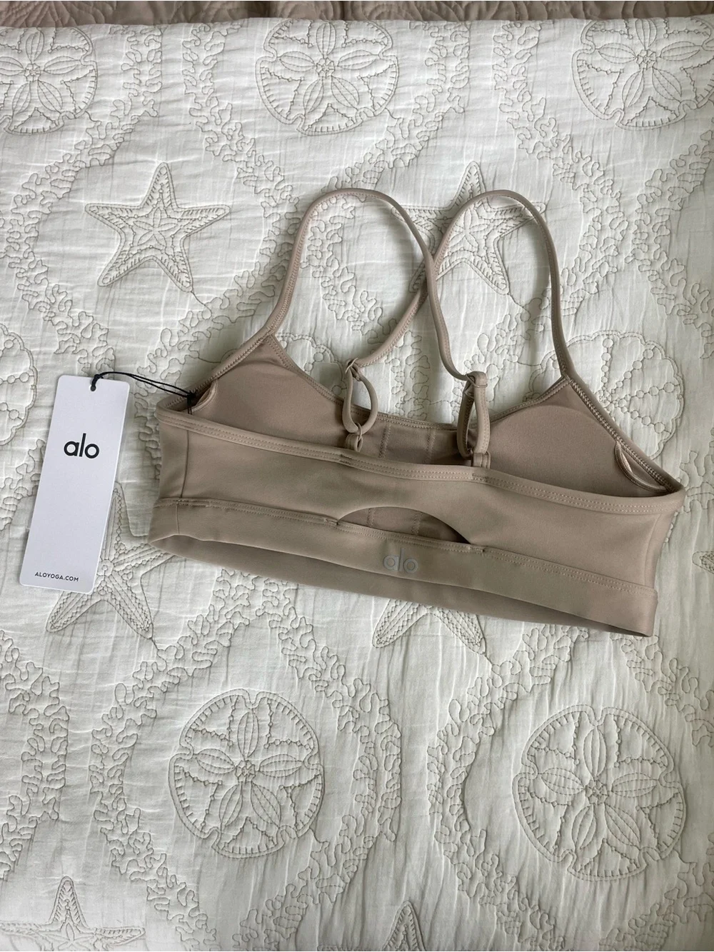 ALO Yoga Airlift Intrigue Sports Bra - Picture 6 of 6